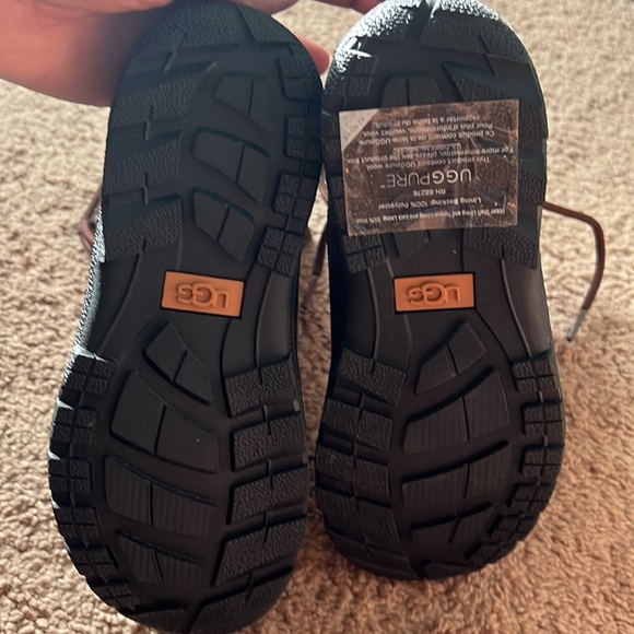 Kids Ugg boots size 2 in kids - Picture 3 of 6